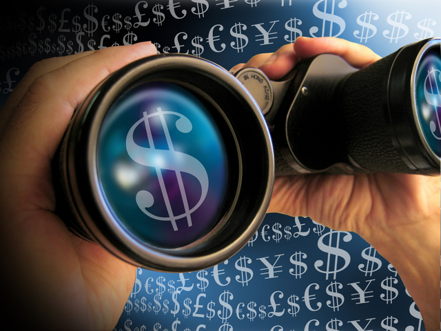 hledáček s penězi v modrém světle